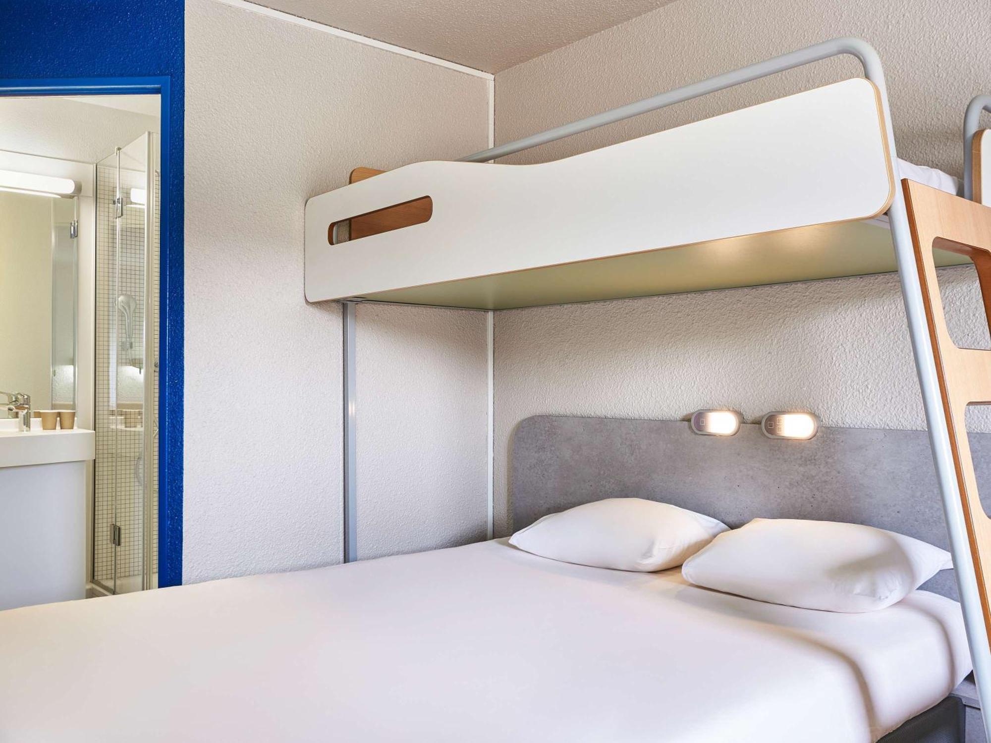 Ibis Budget Versailles Château Saint Cyr Eksteriør billede