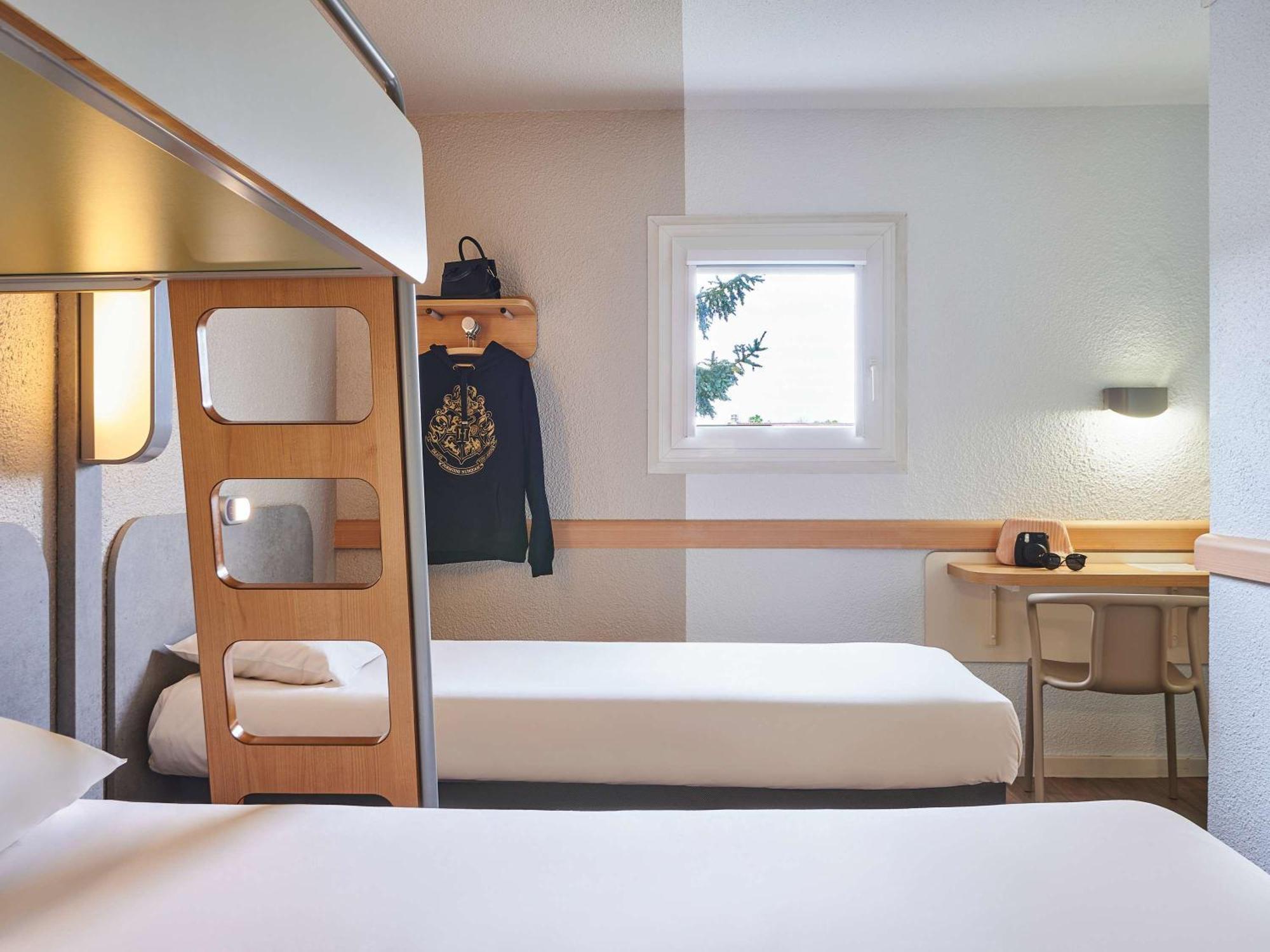 Ibis Budget Versailles Château Saint Cyr Eksteriør billede