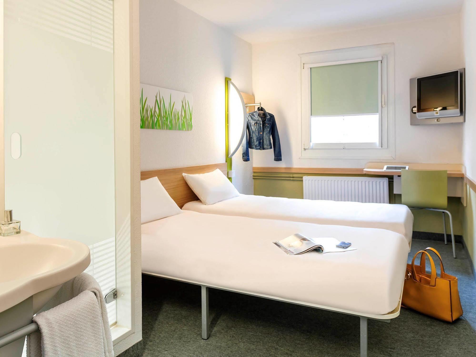 Ibis Budget Versailles Château Saint Cyr Eksteriør billede